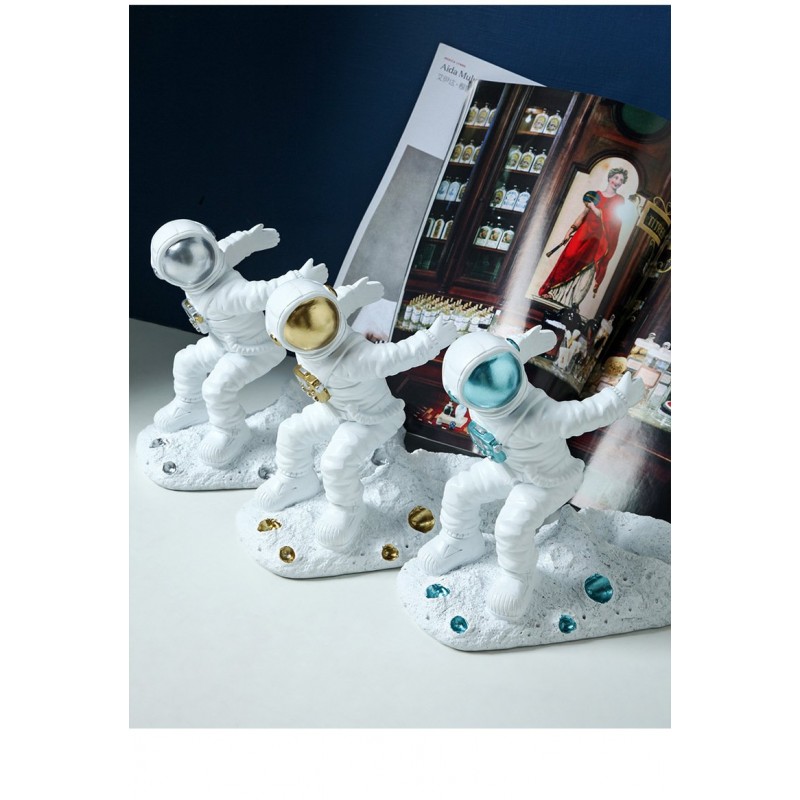 Astronaut wine rack decoration